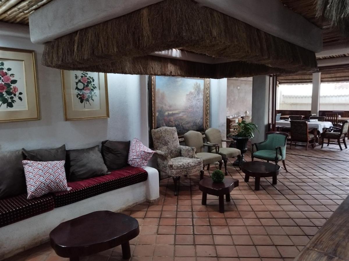 Mia Safari Lodge And Restaurant Entebbe Exterior foto